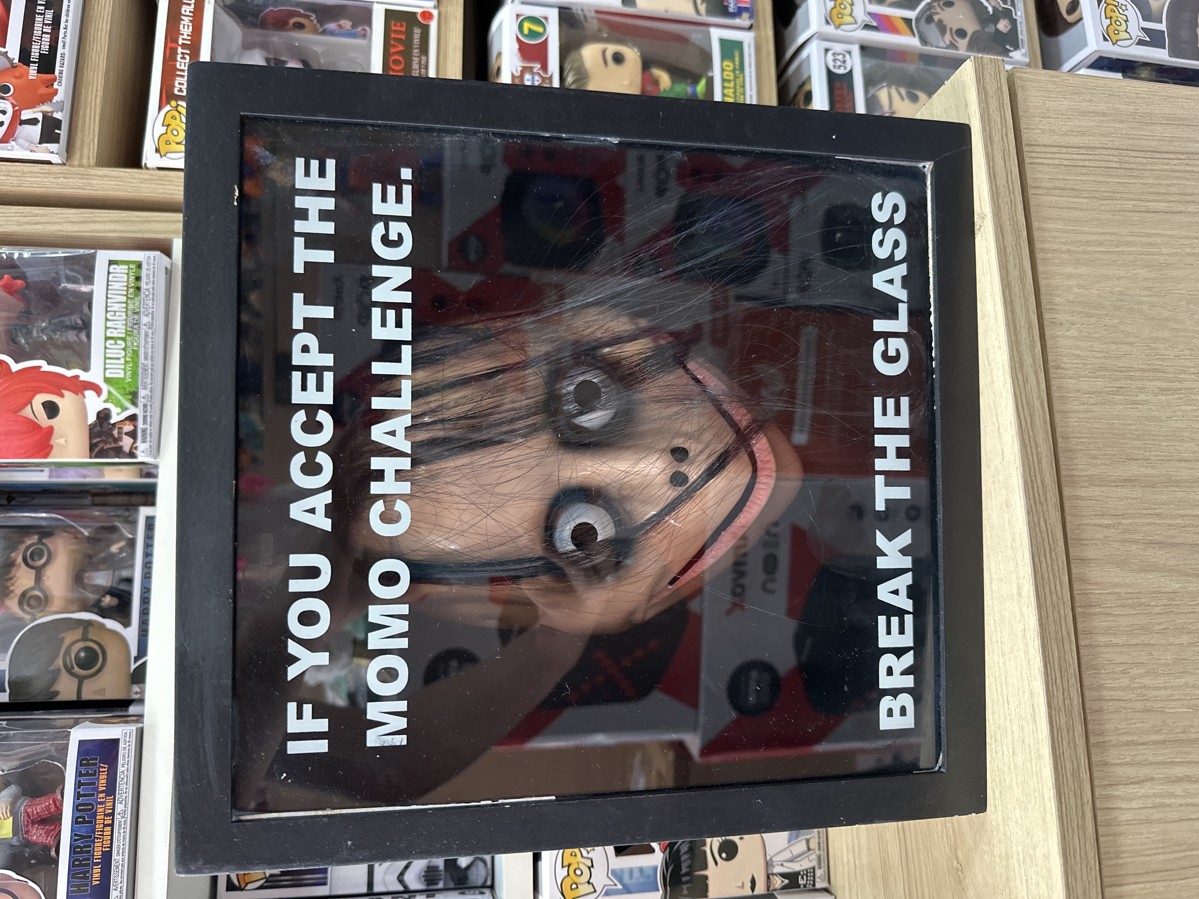Quadro Decorativo Momo Challenge