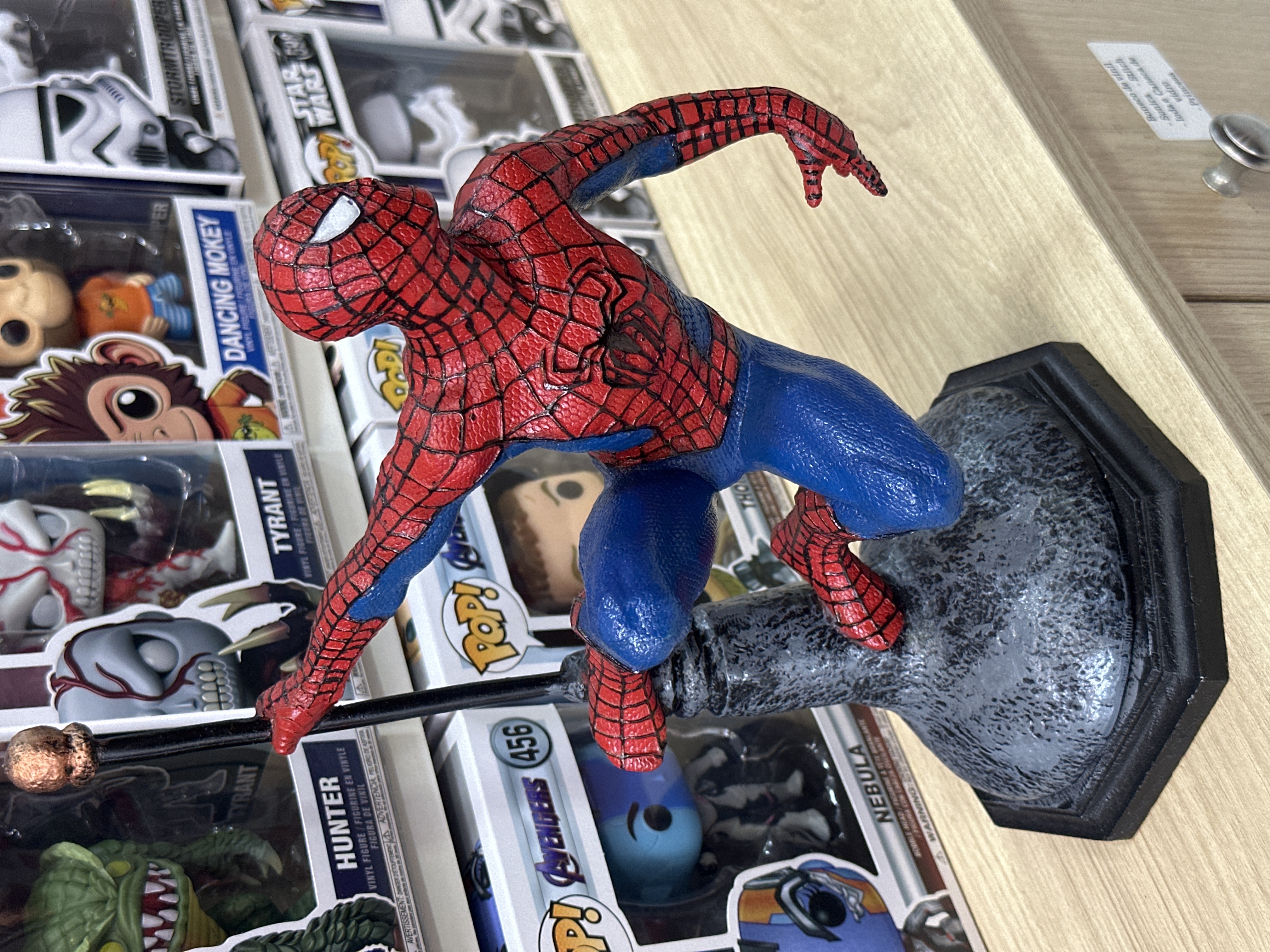 Resina Colecionável Homem-Aranha Pose Dinâmica